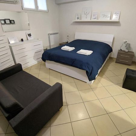 Large House 3 Floors City 'N Sea Vitinia Exterior foto