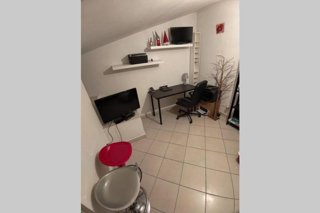 Large House 3 Floors City 'N Sea Vitinia Exterior foto