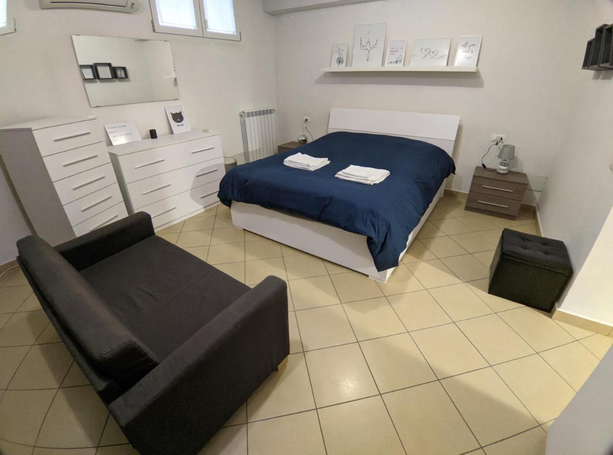 Large House 3 Floors City 'N Sea Vitinia Exterior foto